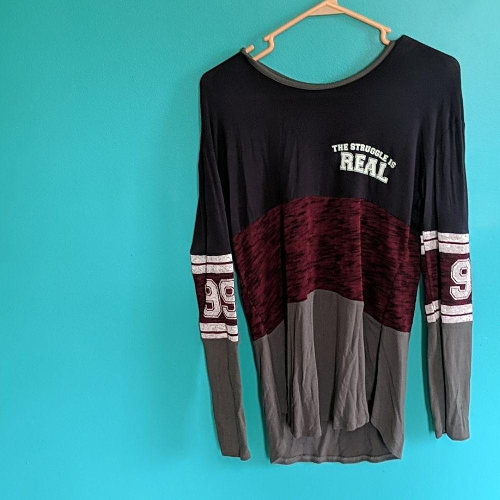 Long sleeve grey and red top